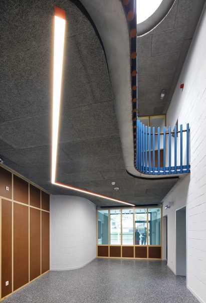 Interior of police station by Bovenbouw Architectuur