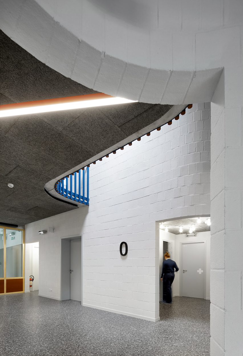 Interior of Antwerp police station by Bovenbouw Architectuur
