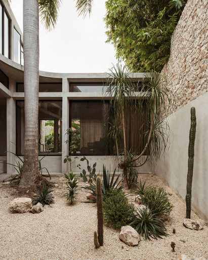 Stone and concrete courtyard in Merida