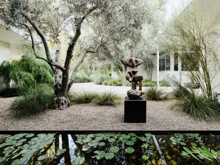 Garden in Clear Oak Residence by Woods + Dangaran