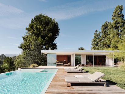 Swimming pool and sun deck of Clear Oak Residence by Woods + Dangaran