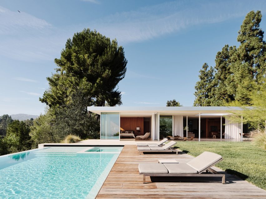 Swimming pool and sun deck of Clear Oak Residence by Woods + Dangaran
