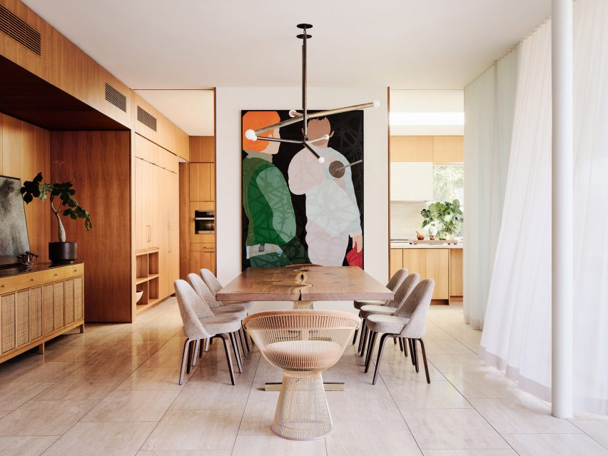 Dining table in Clear Oak Residence by Woods + Dangaran