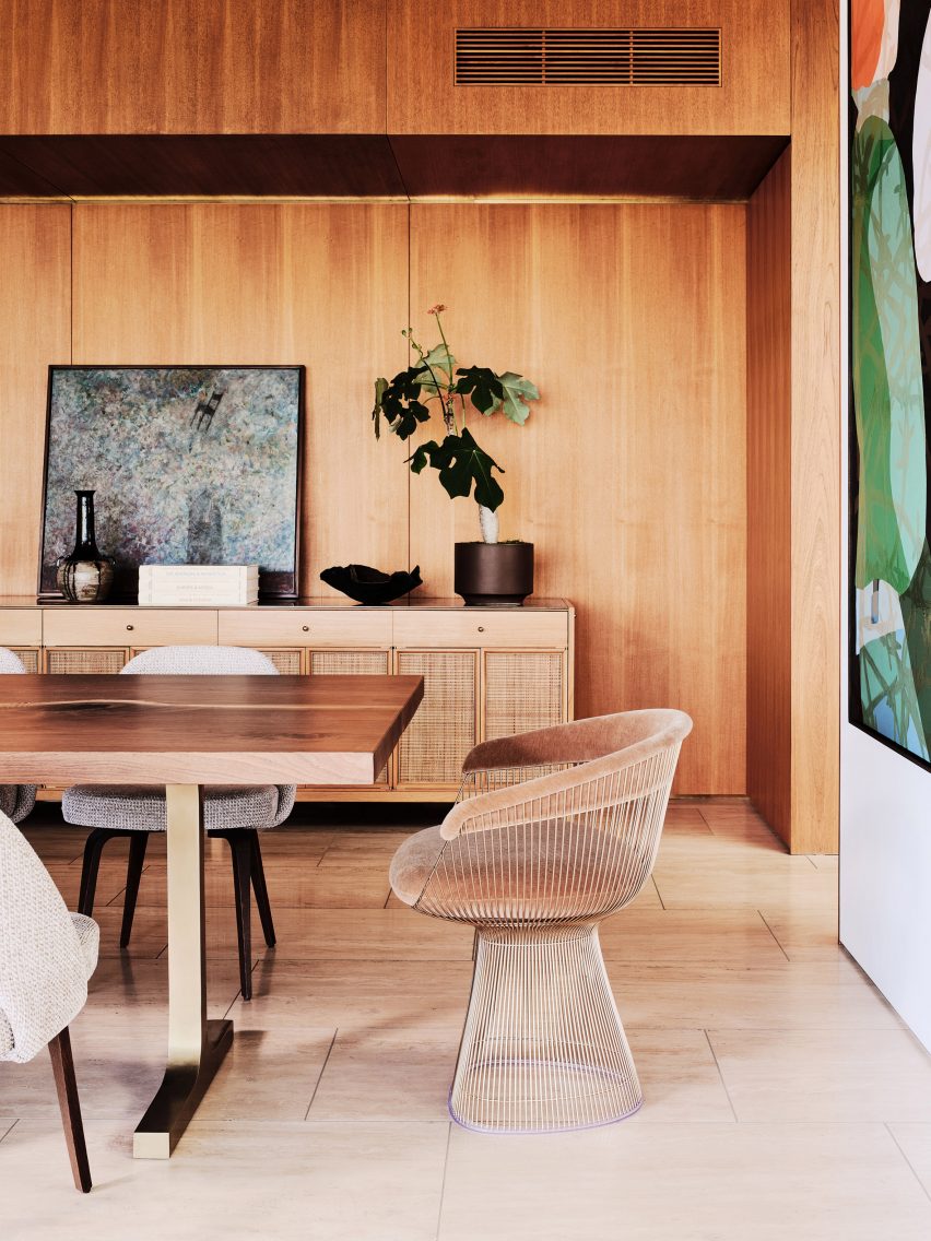 Dining table in Clear Oak Residence by Woods + Dangaran