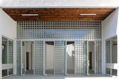 Glass block wall