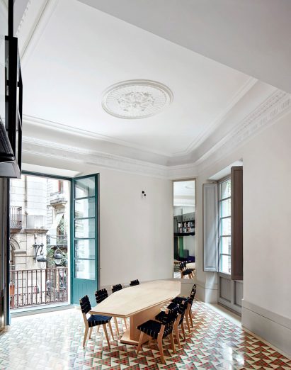 Carrer Avinyo 34 by David Kohn Architects