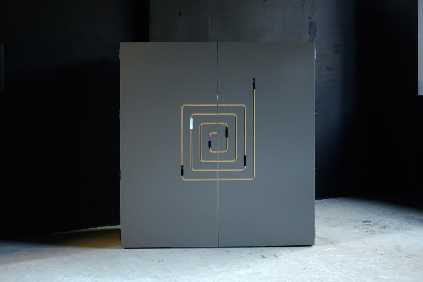 Image of Dizzone closed