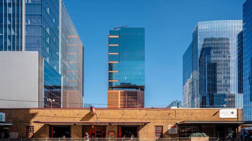 405 Colorado glass topped skyscraper Austin