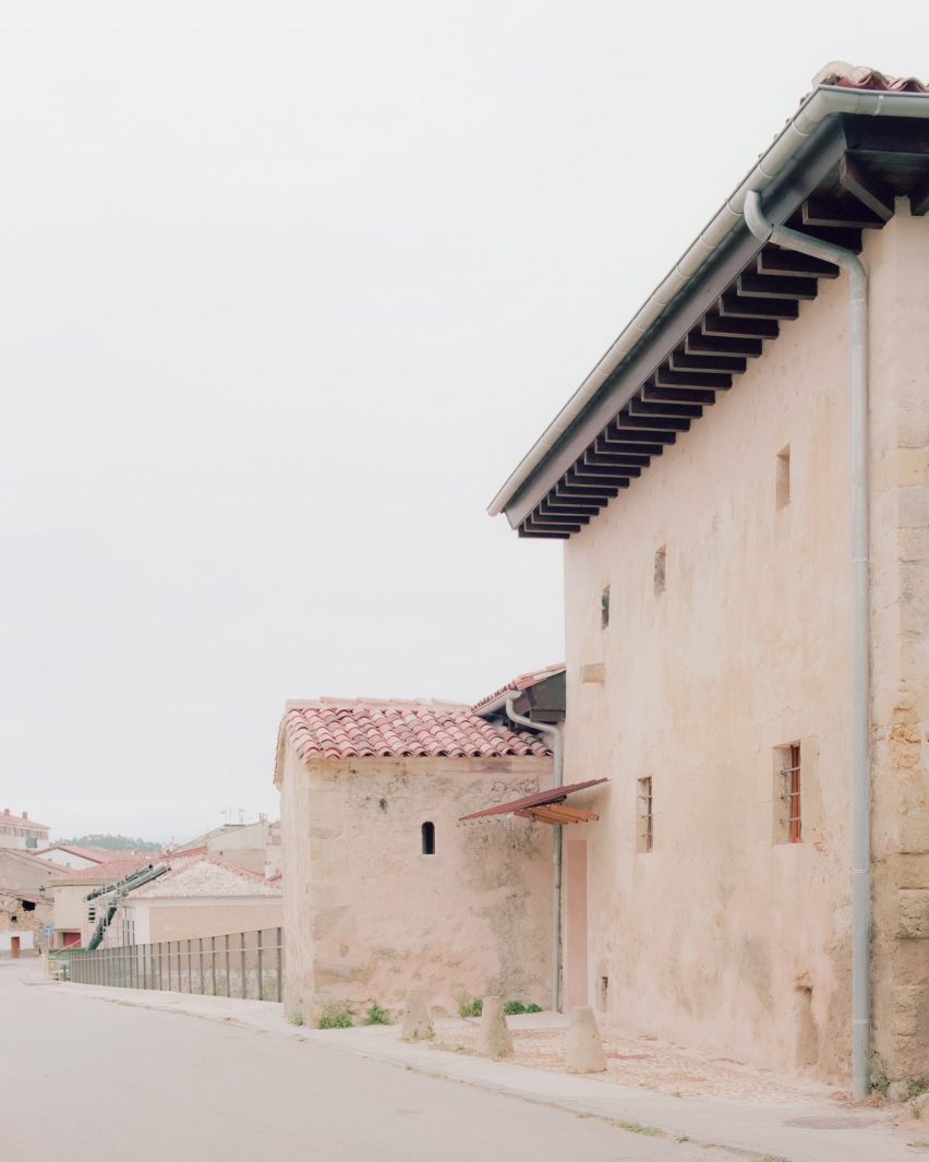 Stone ruins turned into Spanish holiday home by Atienza Maure Arquitectos
