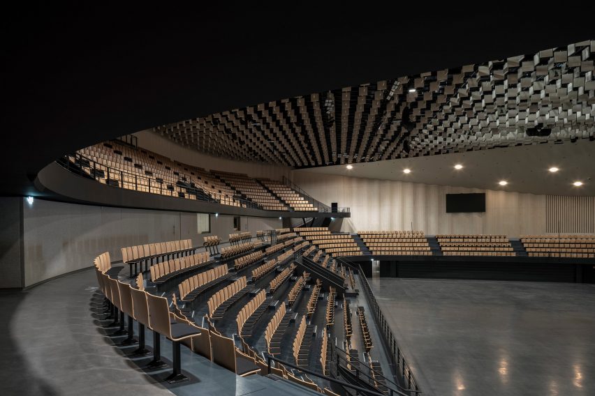 Espace Mayenne by Hérault Arnod Architectures