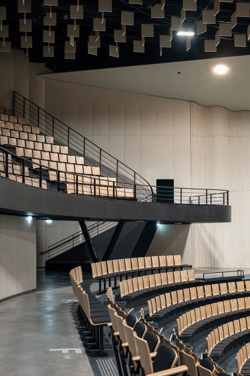 Espace Mayenne by Hérault Arnod Architectures