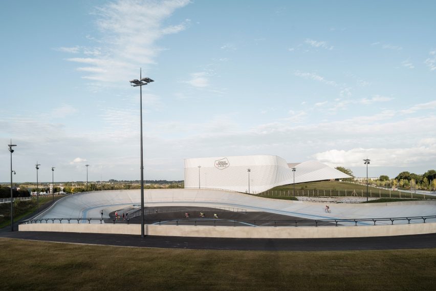 Espace Mayenne by Hérault Arnod Architectures