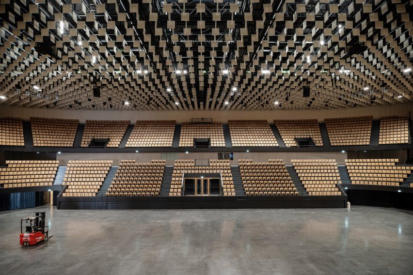 Espace Mayenne by Hérault Arnod Architectures