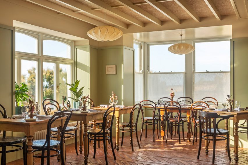 Fort Road Hotel dining room