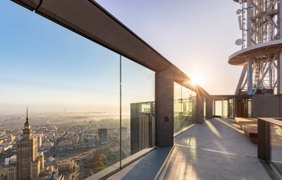 Image of the city of Warsaw from a rooftop viewing deck