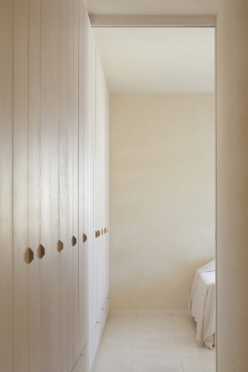 Bedroom inside Iceberg apartment by Laila Architecture