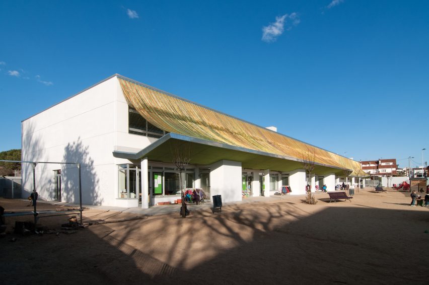 Kriskadecor outdoor cladding system on the Can Manent School in Cardedeu, Spain