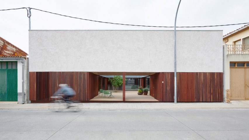 Exterior image of LR House from street-level