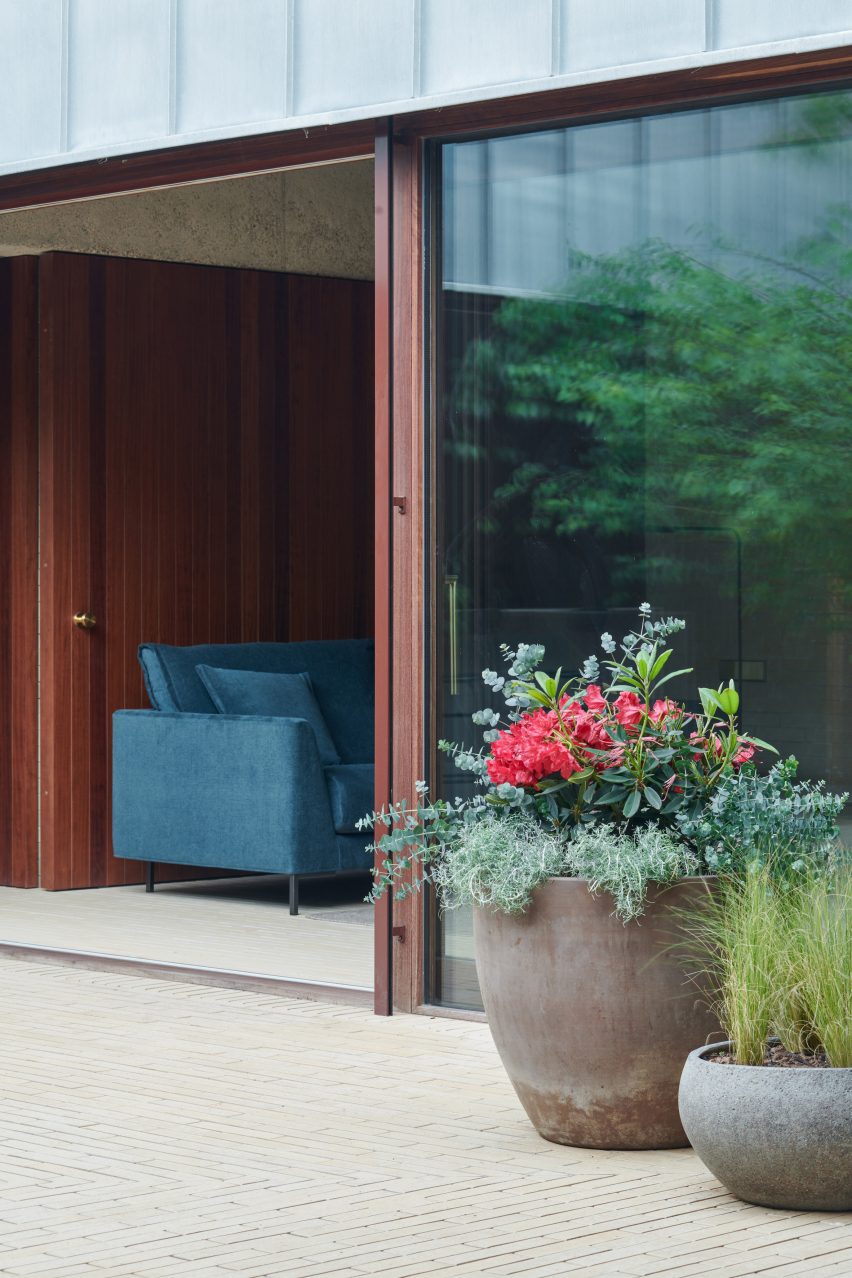 Exterior view of LR House by Lecumberri & Cidoncha and Ińigo Beguiristain