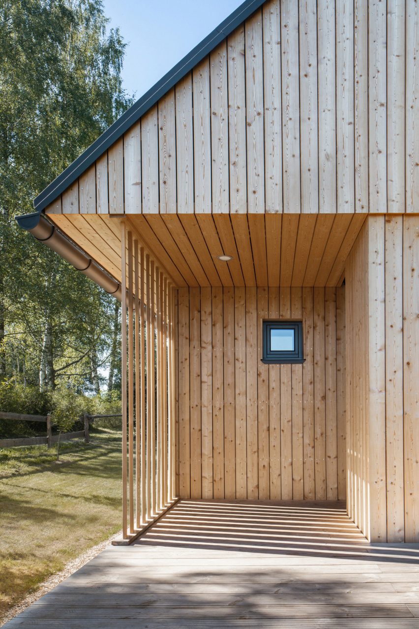 Les Archinautes and 3AE create timber cabin overlooking lake in Czech Republic