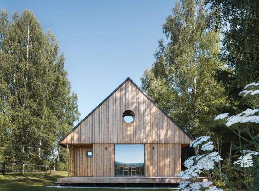 Les Archinautes and 3AE create timber cabin overlooking lake in Czech Republic