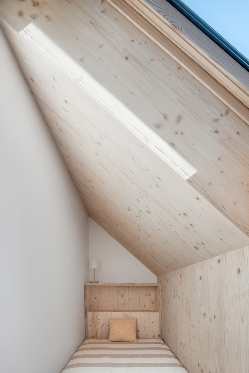 Les Archinautes and 3AE create timber cabin overlooking lake in Czech Republic