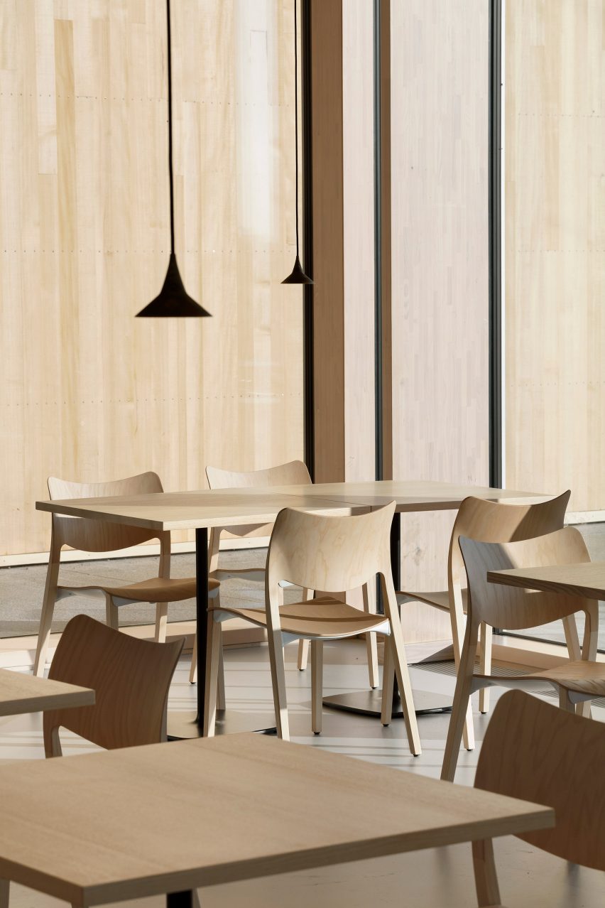 Interior of Leubinger Fürstenhügel service station by MONO Architekten