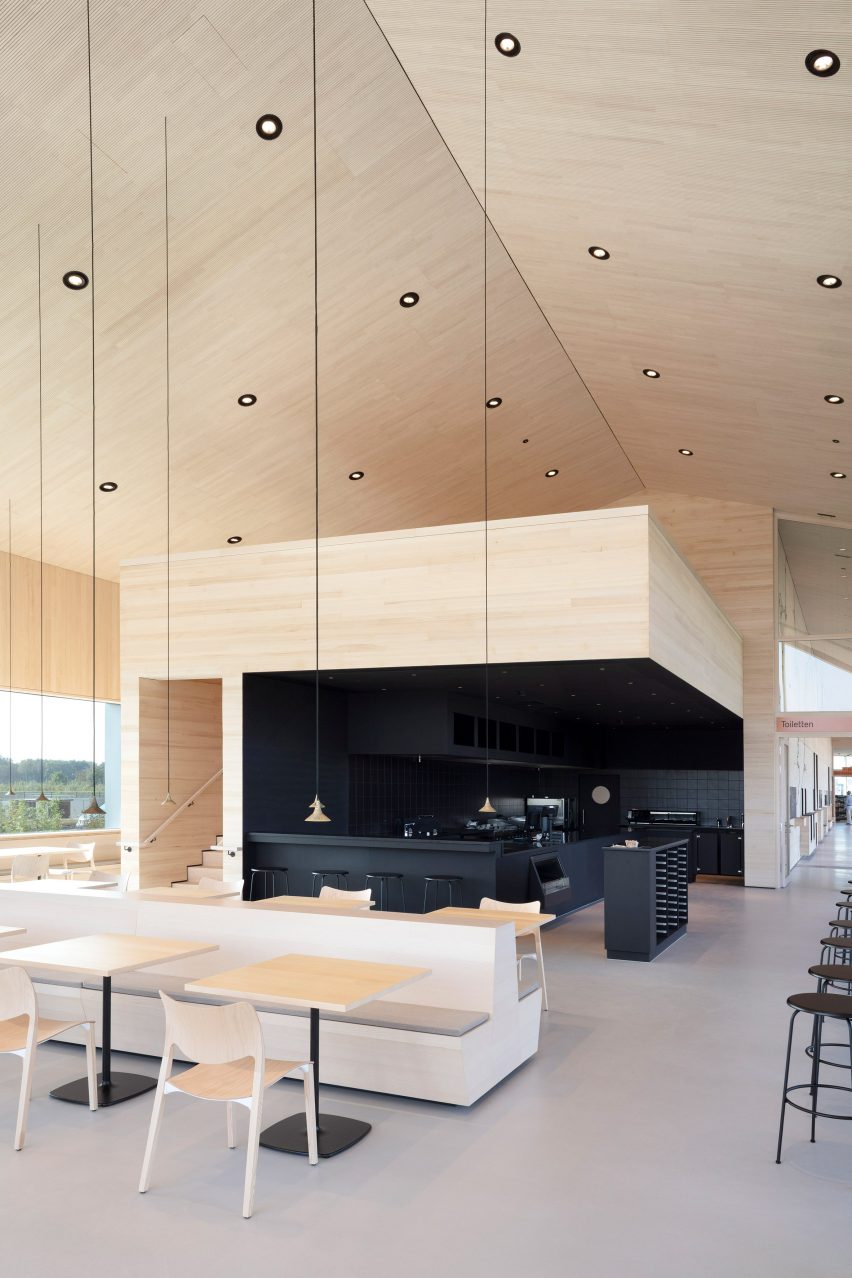 Interior of Leubinger Fürstenhügel service station by MONO Architekten