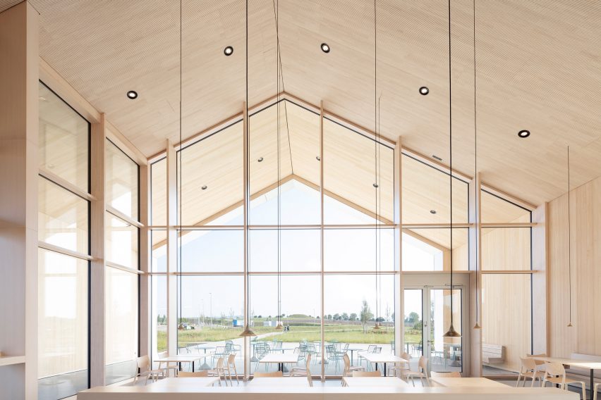 Interior of Leubinger Fürstenhügel service station by MONO Architekten