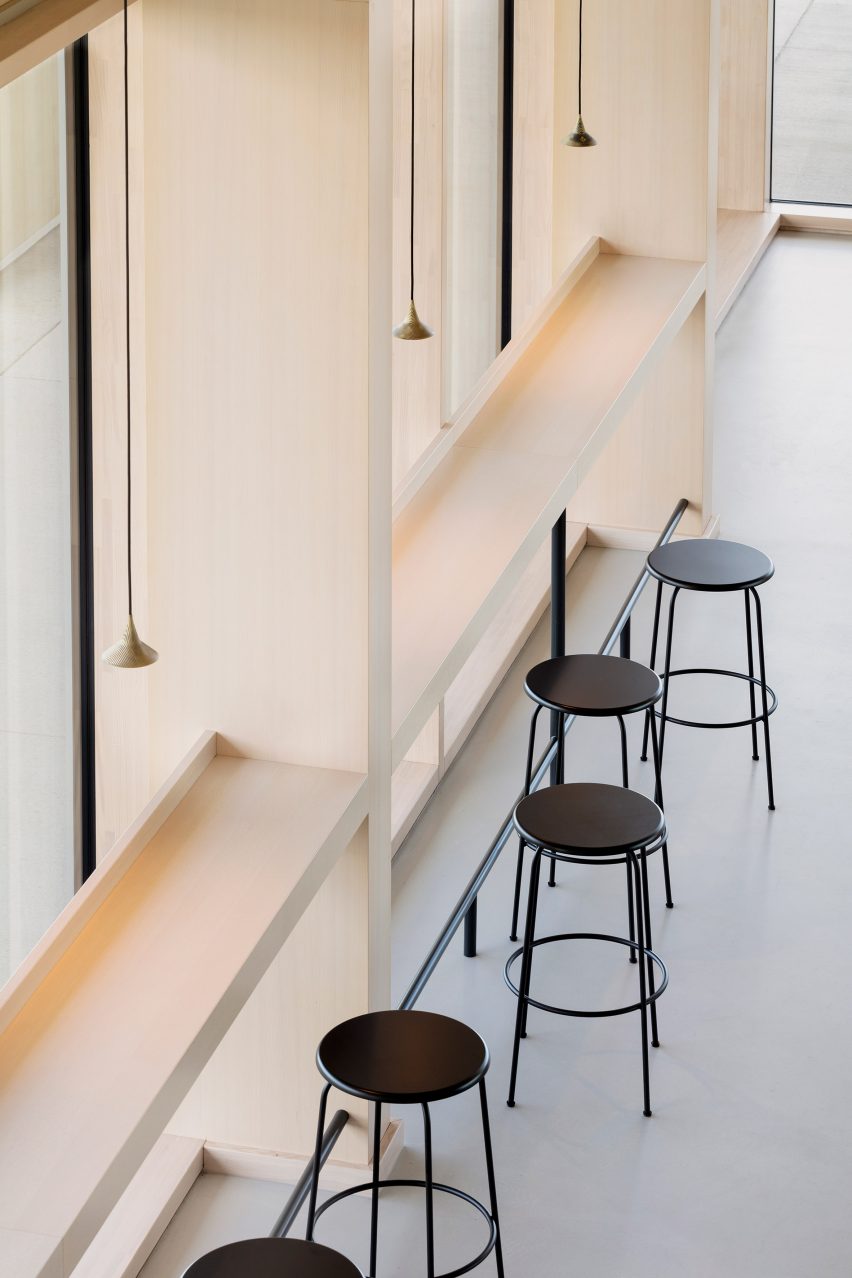 Interior of Leubinger Fürstenhügel service station by MONO Architekten