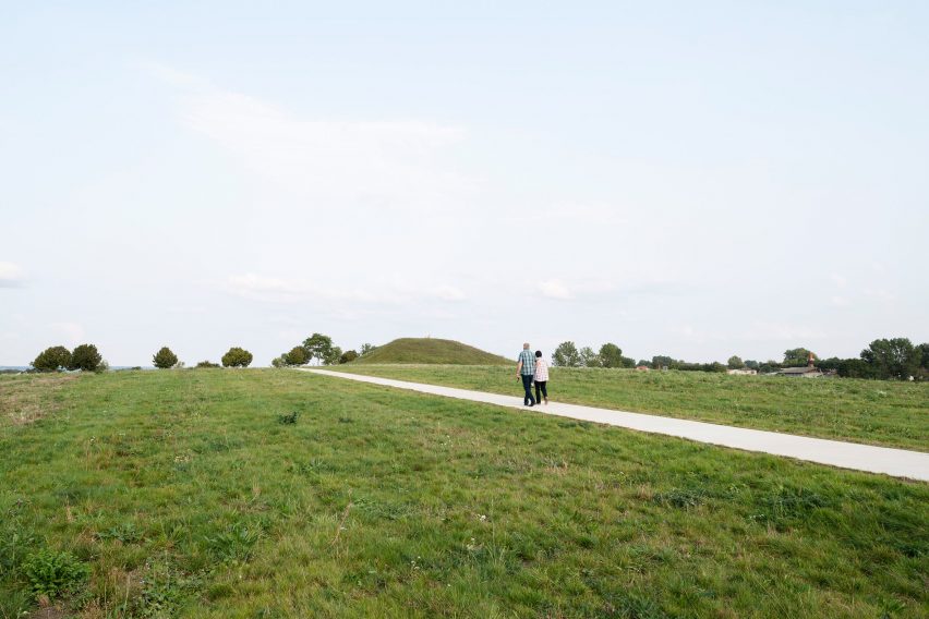 Leubinger Fürstenhügel burial mound trail