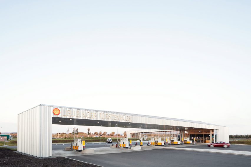 Exterior of Leubinger Fürstenhügel service station by MONO Architekten