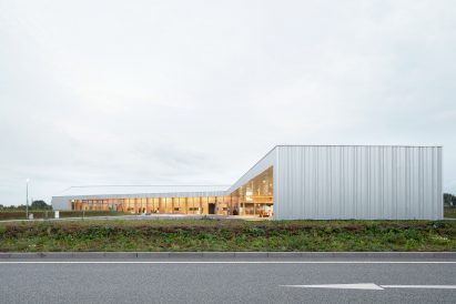 Exterior of Leubinger Fürstenhügel service station
