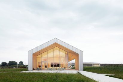 Exterior of Leubinger Fürstenhügel service station