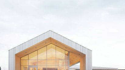 Exterior of Leubinger Fürstenhügel service station by MONO Architekten