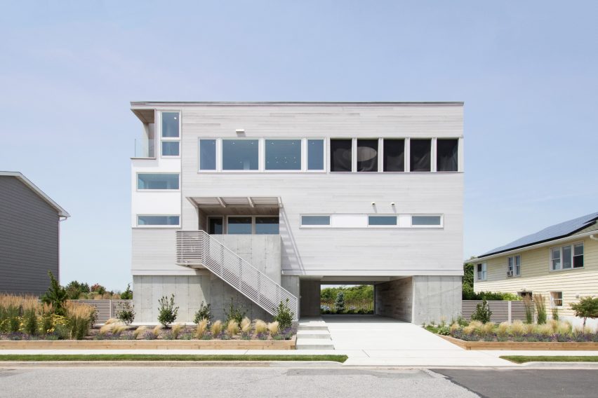 Lido Beach House by Resolution 4 Architecture