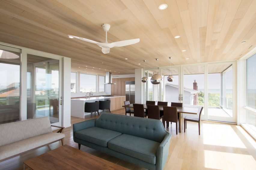 Lido Beach House by Resolution 4 Architecture