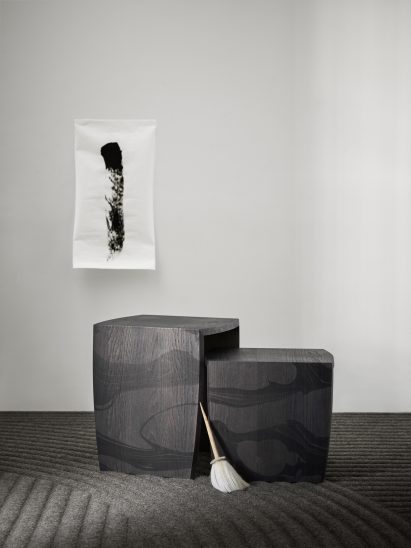 Dark brown tables with marble-effect