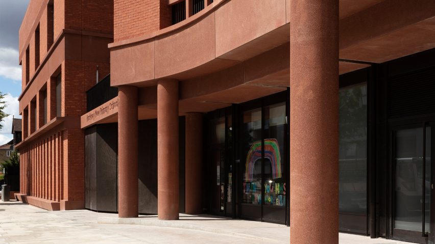 Store fronts at 333 Kingsland Road