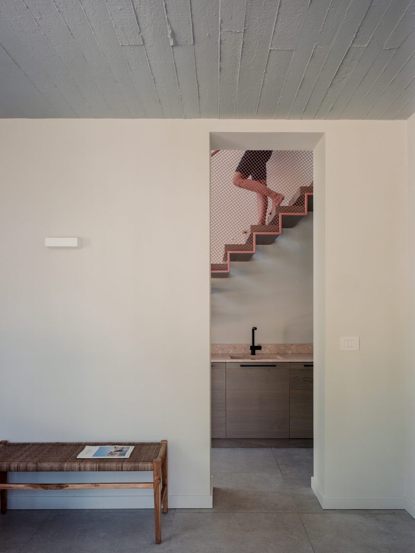 Neiheiser Argyros strips back and refurbishes Modernist home in Greece