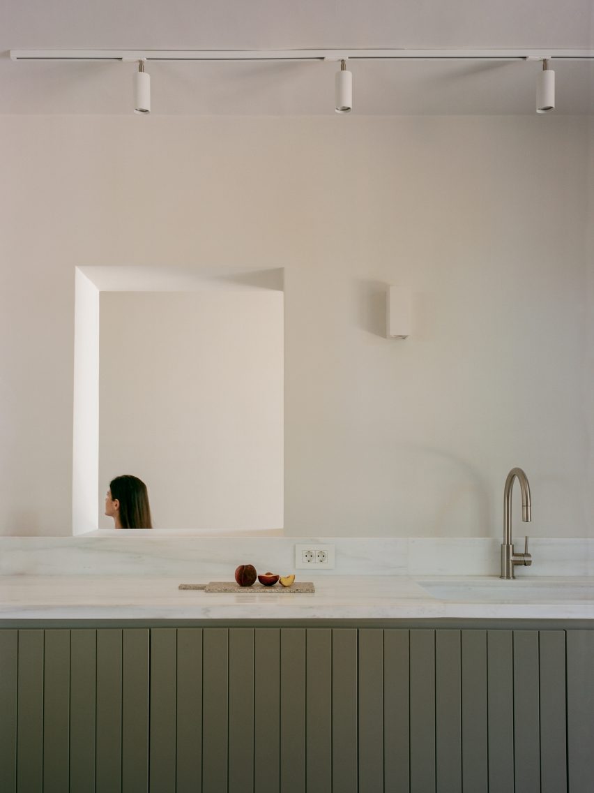 Neiheiser Argyros strips back and refurbishes Modernist home in Greece