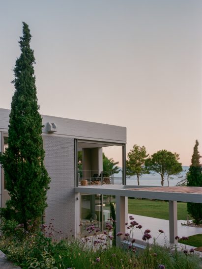 Exterior image of Grid House and it's ocean views