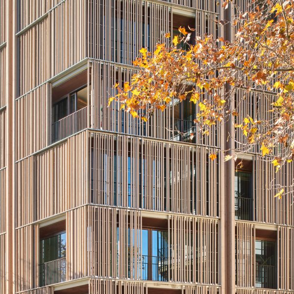 Detail image of the facade at Paseo Mallorca