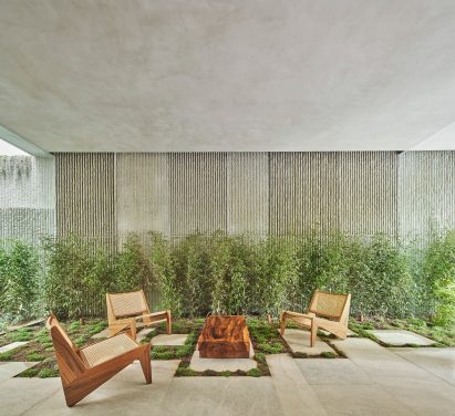 Wood screens and green courtyards define apartment block in Mallorca by OHLAB