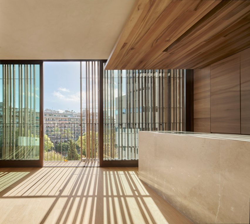 Wood screens and green courtyards define apartment block in Mallorca by OHLAB