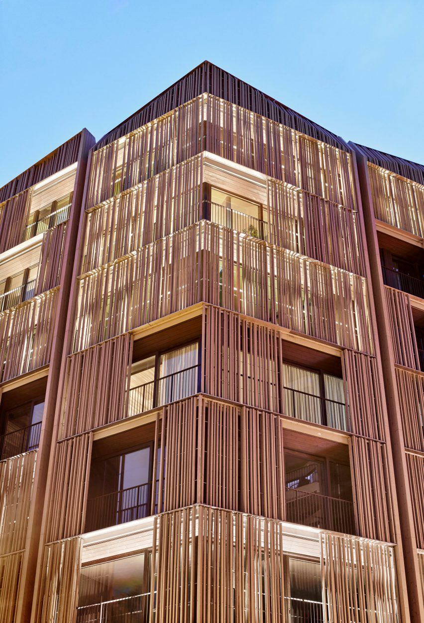 Wood screens and green courtyards define apartment block in Mallorca by OHLAB