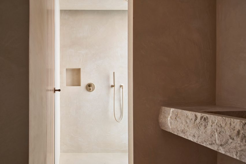 Wood screens and green courtyards define apartment block in Mallorca by OHLAB