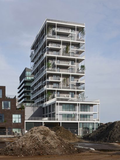 Housing block with planted balconies in Amsterdam 
