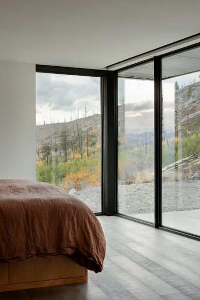 Bedroom by Omar Gandhi Architect 