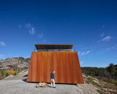 Deep overhangs on house